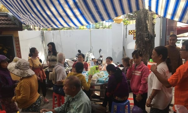 Khánh Hòa: Bếp ăn Tổ đình Nghĩa Phương trao yêu thương nhận yêu thương