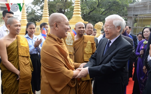 Tổng Bí thư, Chủ tịch nước Nguyễn Phú Trọng tới thăm hai vị Đại Tăng thống của Campuchia