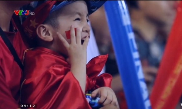 Quang Hải nhắn nhủ bé 4 tuổi bị ung thư ngay sau khi giành chức vô địch AFF cup 2018