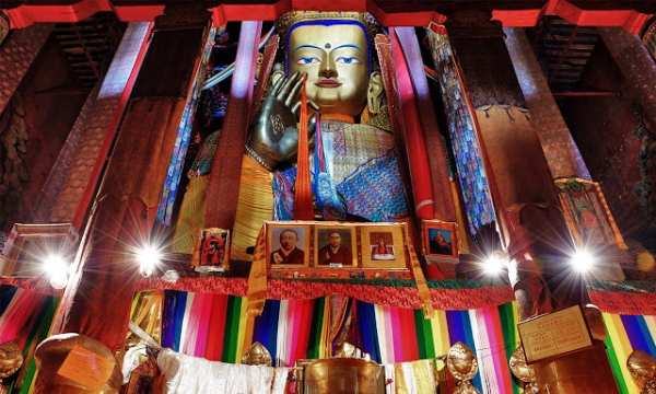 Chiêm ngưỡng trung tâm Phật giáo lớn nhất Tây Tạng