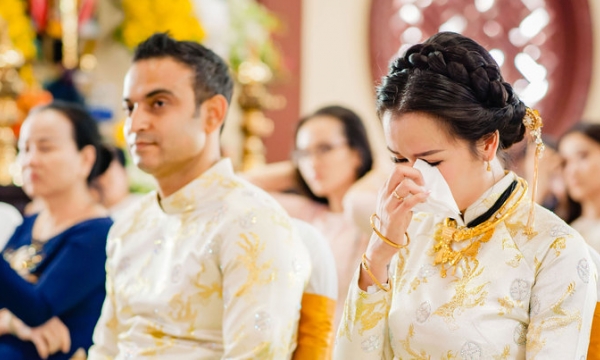 Ca sĩ Võ Hạ Trâm xúc động trong lễ hằng thuận cùng người chồng Ấn Độ
