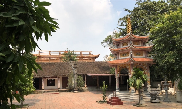 Ngôi chùa được làm từ tiền bán gỗ cây sưa trăm tỉ