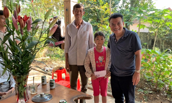 Trao tài trợ cho bé gái học sinh giỏi bị tim bẩm sinh tại Quảng Bình
