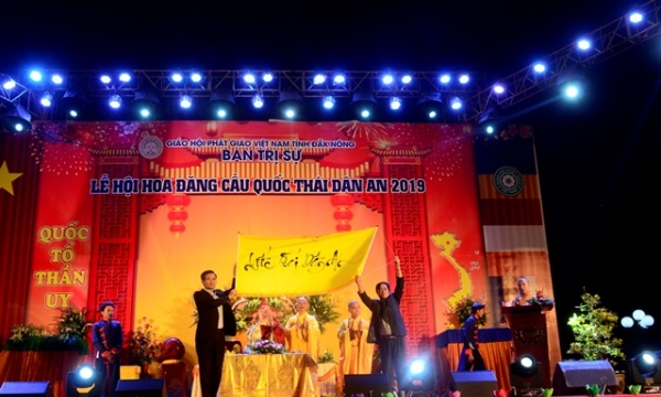 Lễ hội hoa đăng hồ Tây Đắk Mil Kỷ Hợi 2019