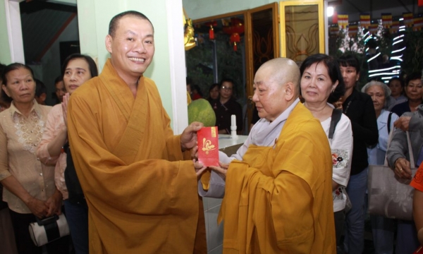 Phật tử hành hương về chùa Bửu Châu đầu năm