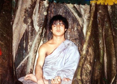 Bí ẩn cậu thiếu niên 'Phật tái sinh' ngồi thiền dưới gốc cây 8 tháng không ăn không uống