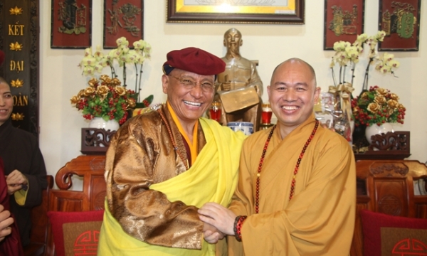 Ngài Gyalwang Drukpa dẫn đầu phái đoàn Truyền thừa Drukpa tới thăm chùa Phật Tích