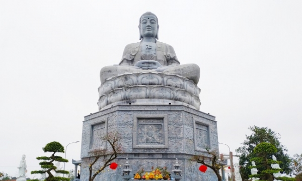 Ngôi chùa có tượng Đức Phật A Di Đà bằng đá xanh nặng 3000 tấn