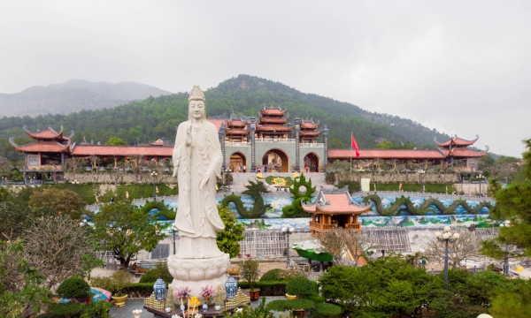 Vẻ đẹp an lạc bình yên của chùa Ba Vàng, Quảng Ninh