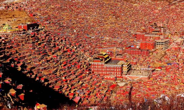 Larung Gar - nơi học Phật và tu tập của 40.000 tăng ni