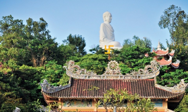 Long Sơn Tự - Ngôi chùa có bức tượng Phật ngoài trời lớn nhất Việt Nam