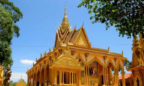 Chiêm ngưỡng vẻ nguy nga của chùa Vàm Ray: Ngôi chùa Khmer lớn nhất xứ Việt