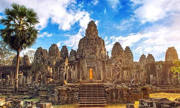 Khám phá vẻ đẹp huyền bí phía trong quần thể đền đài Angkor Wat của 'đất nước chùa tháp'