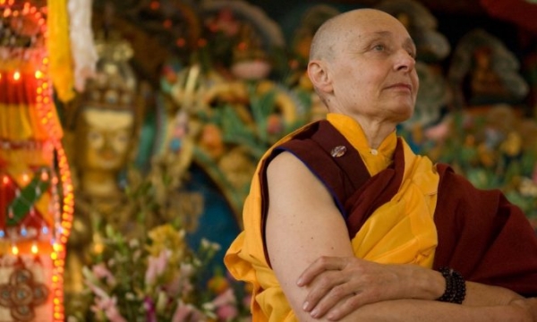 Tóm tắt về cuộc đời ni sư Jetsunma Tenzin Palmo