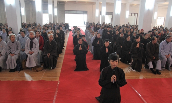 Gần 1000 Phật tử về tham dự đại lễ ngày Đức Phật thành đạo tại Tịnh Viện Vân Sơn
