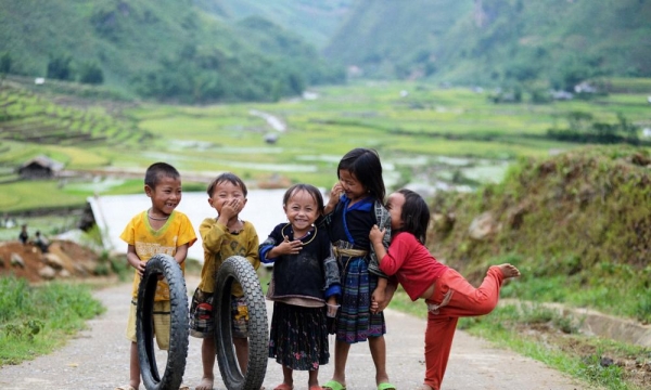 Tết sẻ chia, Tết yêu thương 2019 cho trẻ em nghèo tại vùng cao Sơn La