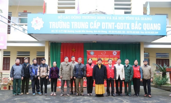 HT.Thích Gia Quang và quỹ Thiện Tâm tặng quà Tết 2019 cho đồng bào nghèo vùng cao Hà Giang