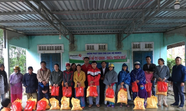 Ấm áp lễ trao 70 suất quà Tết cho người nghèo xã miền núi Bình Điền