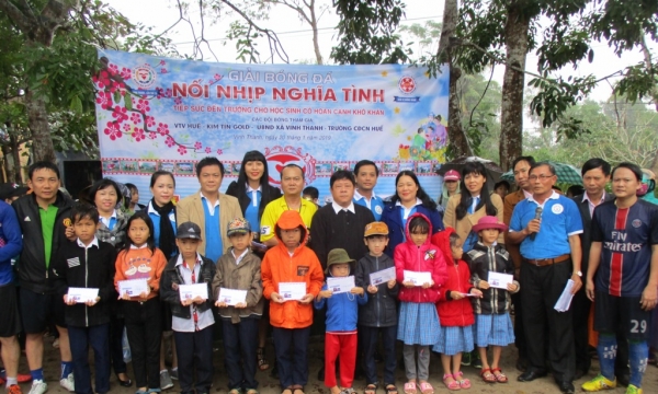 Tết tiếp sức đến trường cho học sinh nghèo vùng biển Vinh Thanh, Thừa Thiên Huế