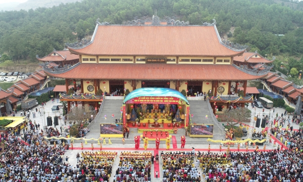 Hàng vạn Tăng ni, Phật tử về dự khai hội xuân chùa Ba Vàng