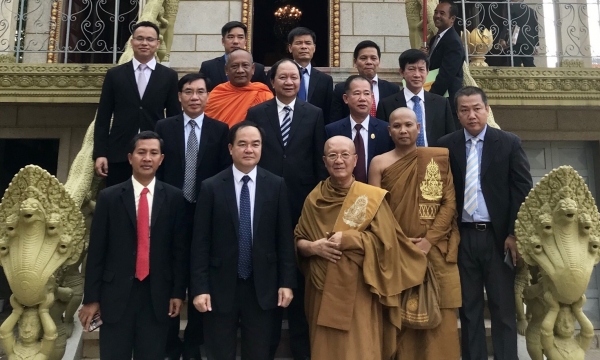 Trưởng ban Tôn giáo Chính phủ thăm Vua sư Bour Kry