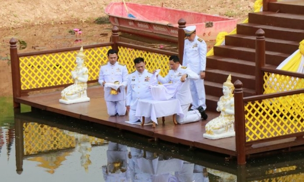 Thái Lan thu thập Nước thiêng chuẩn bị Lễ Đăng Quang của Đức Quốc Vương