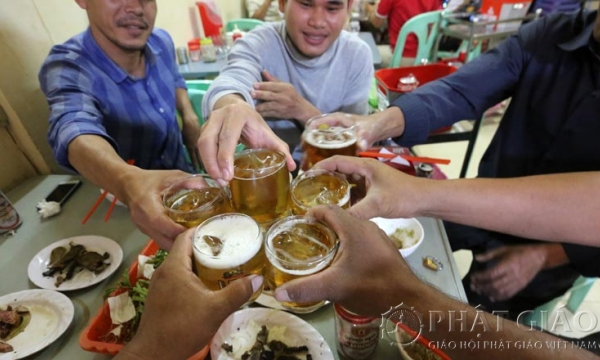 Campuchia ban hành lệnh cấm quảng cáo rượu bia trong các ngày lễ Phật giáo