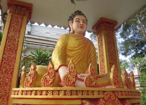 Hoá thân tượng Phật Thích Ca ở chùa Khmer đồng bằng sông Cửu Long