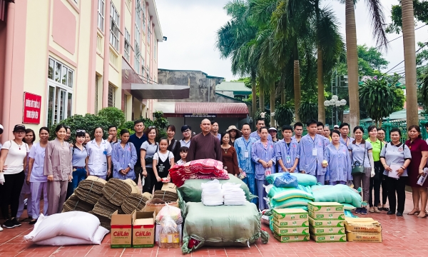CLB Hà Nội 14 chữ tặng quà và chăm sóc 150 bệnh nhân mắc bệnh tâm thần tại Phú Thọ