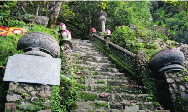 Chùa Bảo Sái tọa lạc tại vách núi Yên Tử