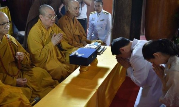 Hoàng gia Thái Lan phát tâm cúng dường, dâng Y Kathina tại chùa Hoằng Ân