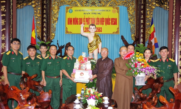 Phật tử có thể tham gia công tác quân sự, chính trị hay không?