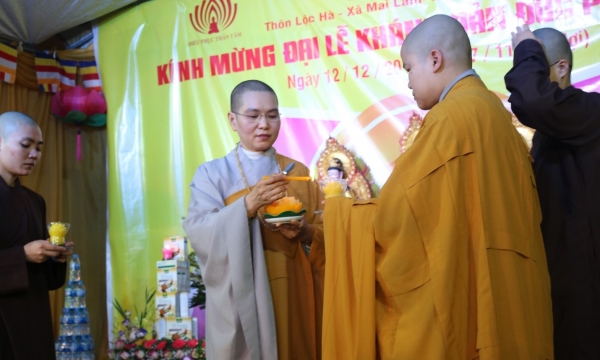 Gần 600 Phật tử tham dự lễ thả đèn hoa đăng tại chùa Linh Quang nhân ngày khánh đản đức Phật A Di Đà