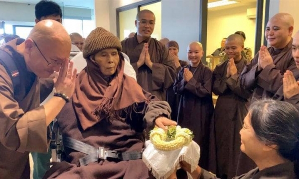 Những hình ảnh mới nhất về Thiền sư Thích Nhất Hạnh tại Làng Mai Thái Lan cận Tết 2020