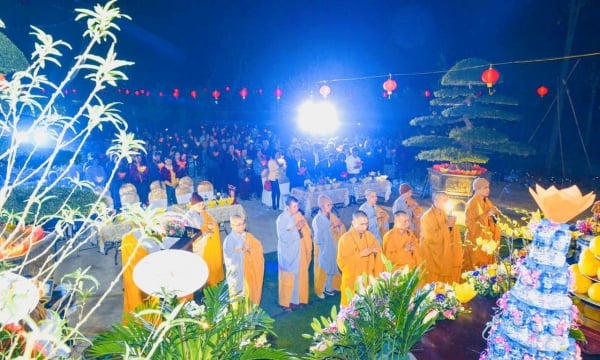 Lễ Phật thành đạo và Thắp nến cầu quốc thái dân an tại huyện Hoa Lư