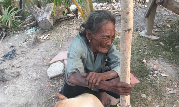 Hình ảnh xót xa của cụ bà lớn tuổi gia cảnh đói nghèo