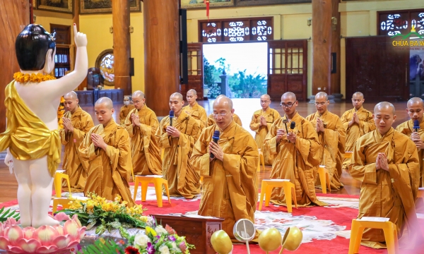 Tăng Ni, Phật tử chùa Ba Vàng tinh tấn tu tập báo đền ân Phật nhân mùa Phật đản
