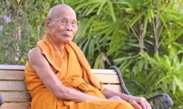 Nhà sư Thái Lan qua đời hai tháng, thân thể bất hoại, gương mặt vẫn giữ nụ cười