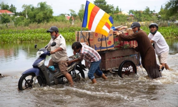 Phật giáo phố cổ Hội An hỗ trợ người dân sau lụt