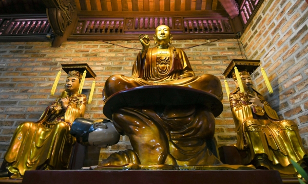 Chùa cổ Hòe Nhai và bức tượng Vua cõng Phật độc nhất thế giới