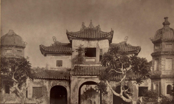 Ngôi chùa Báo Ân bên hồ Gươm được chụp từ 100 năm trước