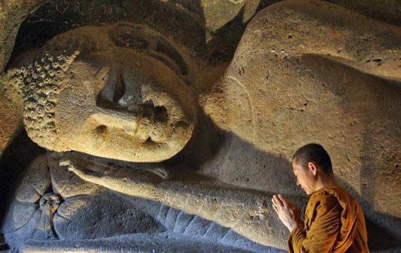 Đức Phật được tạo lập tượng và tôn thờ như thế nào?