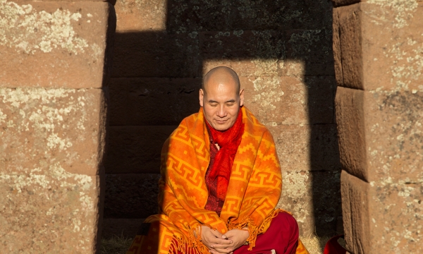 Thiền định giúp nhà sư Phật giáo thoát cảnh hoại tử chân phải