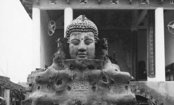 Cảnh đúc tượng Phật khổng lồ ở Hà Nội 70 năm trước