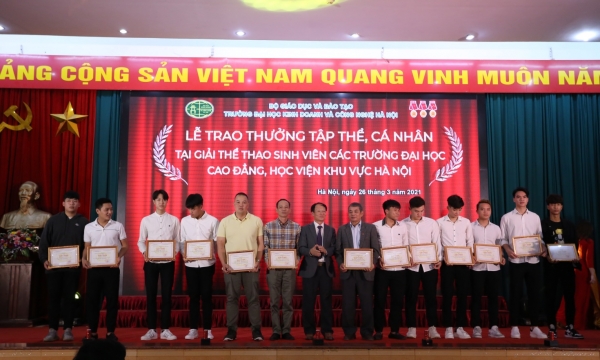 Lễ tuyên dương khen thưởng sinh viên đạt thành tích tại các cuộc thi Quốc gia và Khu vực