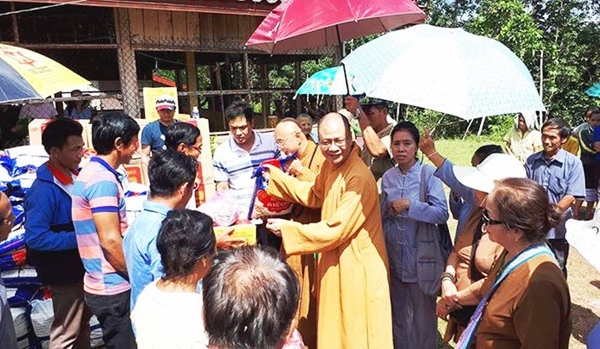 Giáo hội Phật giáo Việt Nam chia sẻ khó khăn với Giáo hội Phật giáo Lào