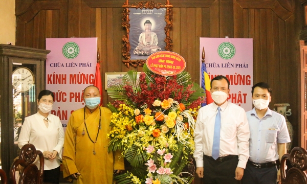 Ban Dân vận Trung ương đến thăm và chúc mừng Đại lễ Phật đản tại chùa Liên Phái