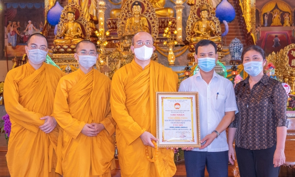 MTTQVN tỉnh Quảng Ninh và MTTQVN Tp. Uông Bí chúc mừng Đại lễ Vu Lan chùa Ba Vàng