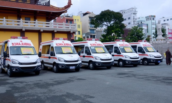 Ban Trị sự Phật giáo TP.HCM trao tặng 6 chiếc xe cứu thương phục vụ bệnh nhân