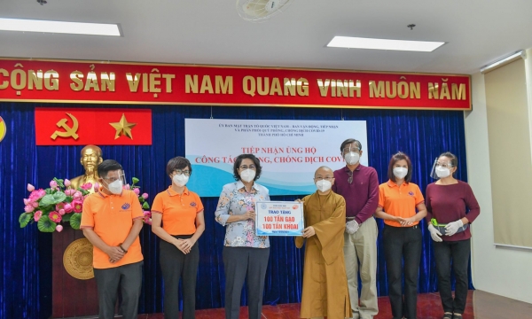 Chùa Giác Ngộ – Quỹ ĐPNN trao tặng 100 tấn gạo, 100 tấn khoai cho Ủy ban MTTQVN TP. Hồ Chí Minh